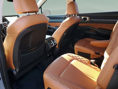 Used 2022 Kia Sorento SX Prestige w/ Rust Color Package image 10