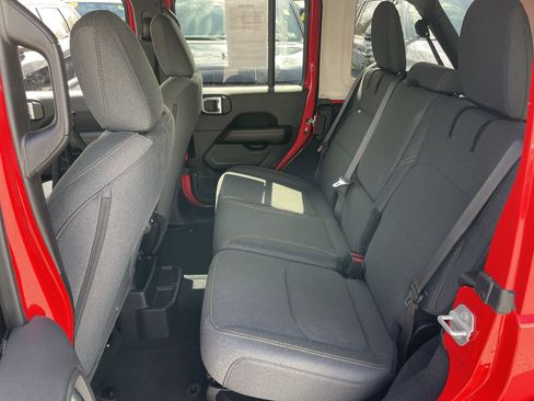 Used 2025 Jeep Wrangler Unlimited Sahara w/ Safety Group AWD/4WD image 37