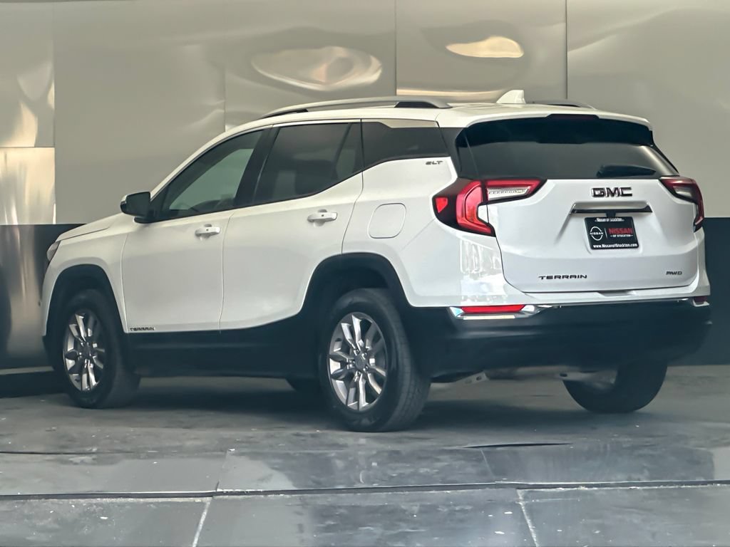 Used 2024 GMC Terrain SLT AWD/4WD image 5