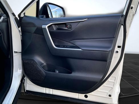 Used 2025 Toyota RAV4 LE image 29