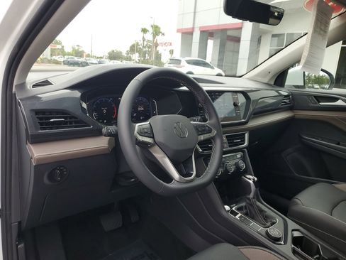 Used 2024 Volkswagen Taos SEL image 16