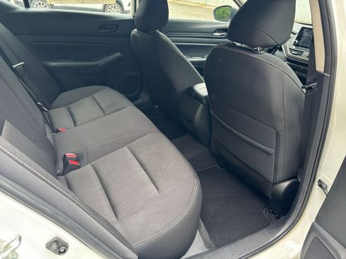 Used 2025 Nissan Altima 2.5 SV FWD image 40