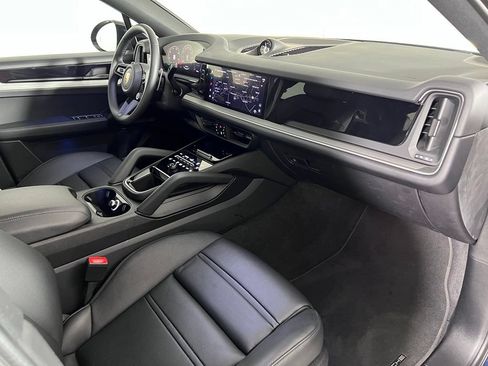 Certified 2024 Porsche Cayenne Coupe AWD/4WD image 18