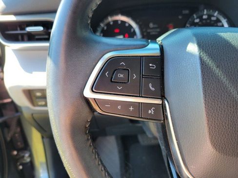 Used 2020 Toyota Highlander XLE image 11