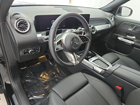New 2025 Mercedes-Benz GLB 250 image 16
