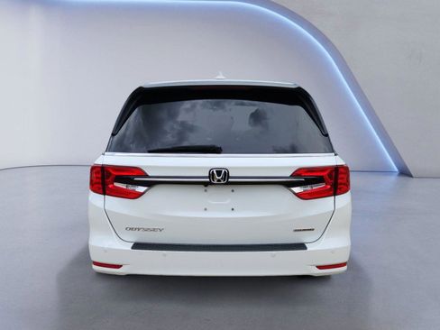 Used 2023 Honda Odyssey Touring image 4