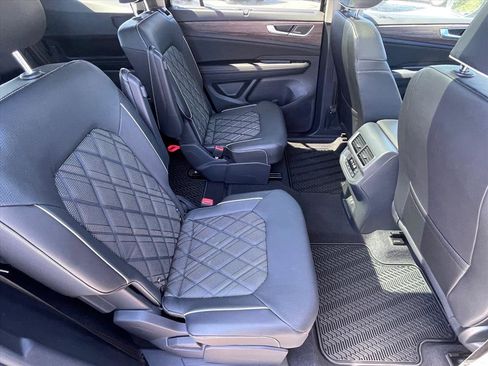 Used 2024 Volkswagen Atlas SEL Premium R-Line image 28