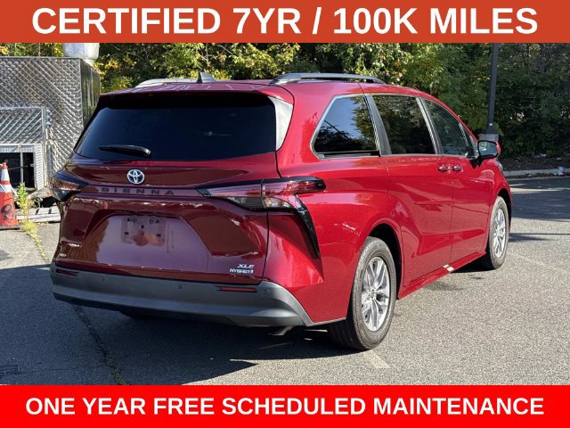 Used 2022 Toyota Sienna XLE AWD/4WD image 2