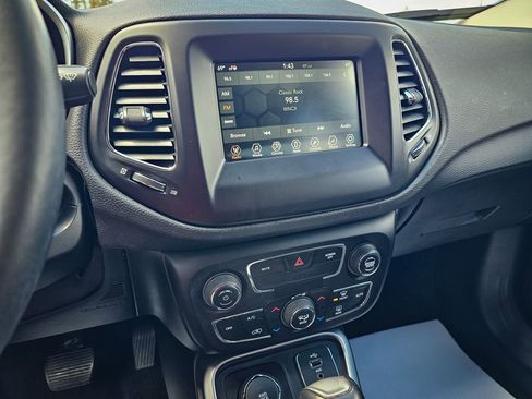 Used 2018 Jeep Compass Latitude w/ Popular Equipment Group AWD/4WD image 21