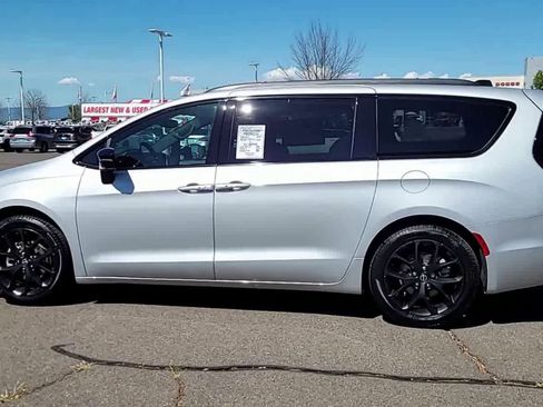 New 2026 Chrysler Pacifica Select FWD image 5