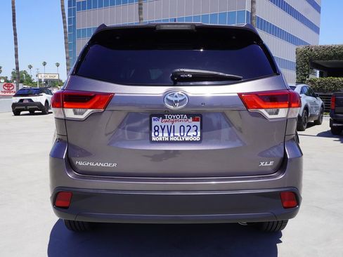 Used 2018 Toyota Highlander XLE FWD image 6