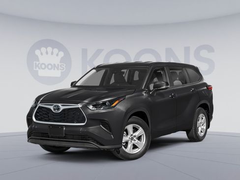Used 2023 Toyota Highlander LE FWD image 1