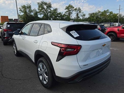Used 2026 Chevrolet Trax LS FWD image 5