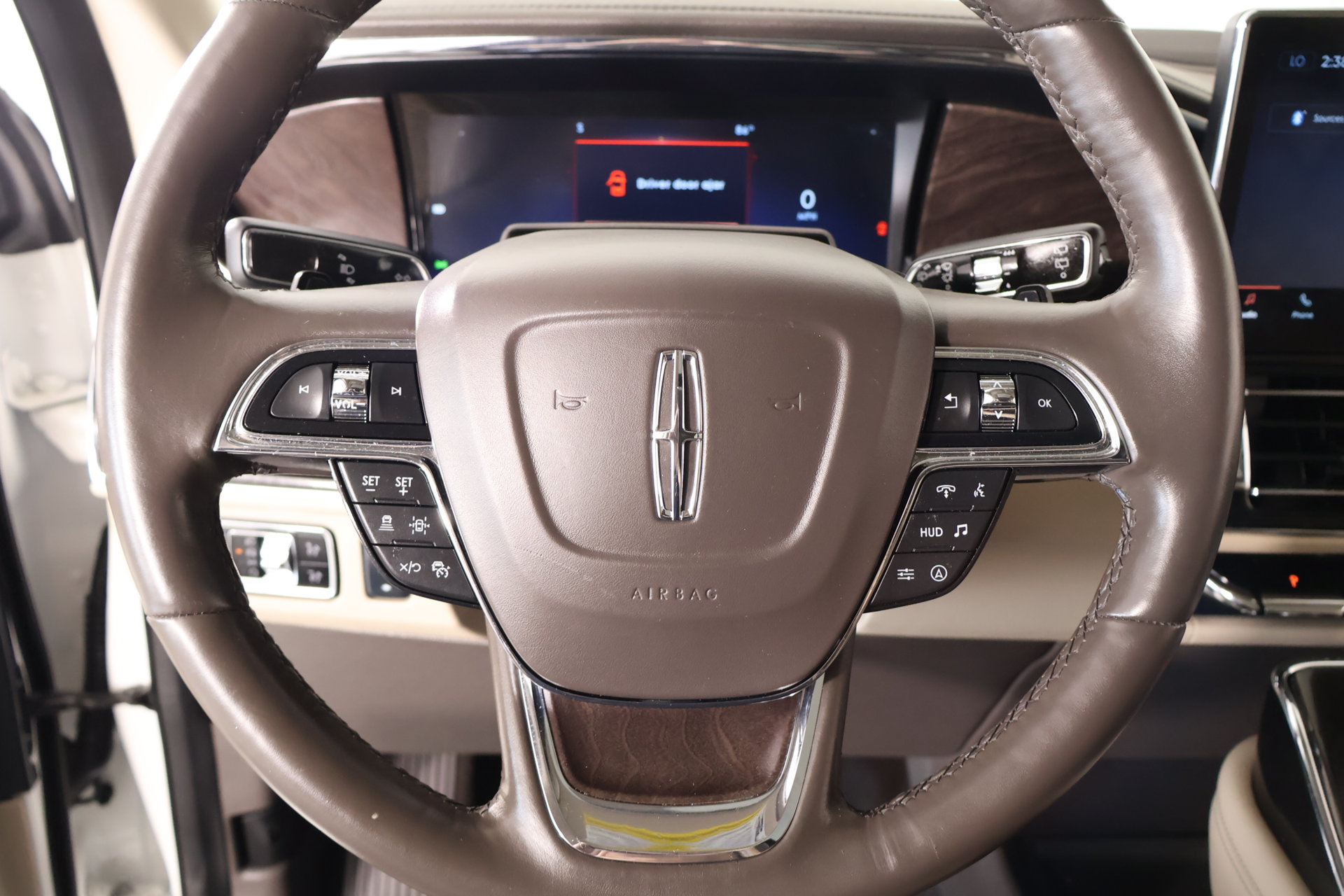 Used 2024 Lincoln Navigator Reserve AWD/4WD image 3