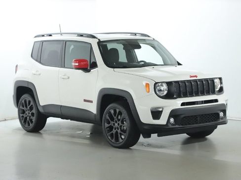 Used 2023 Jeep Renegade Latitude w/ Sun/Sound Group AWD/4WD image 9