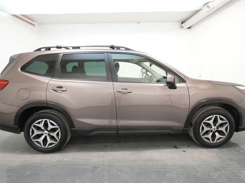 Used 2023 Subaru Forester Premium image 10