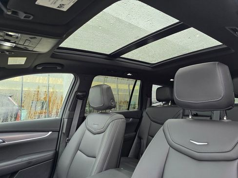Used 2025 Cadillac XT6 Luxury image 21