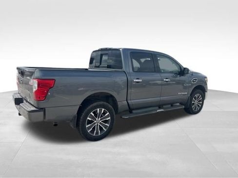 Used 2017 Nissan Titan SL image 18