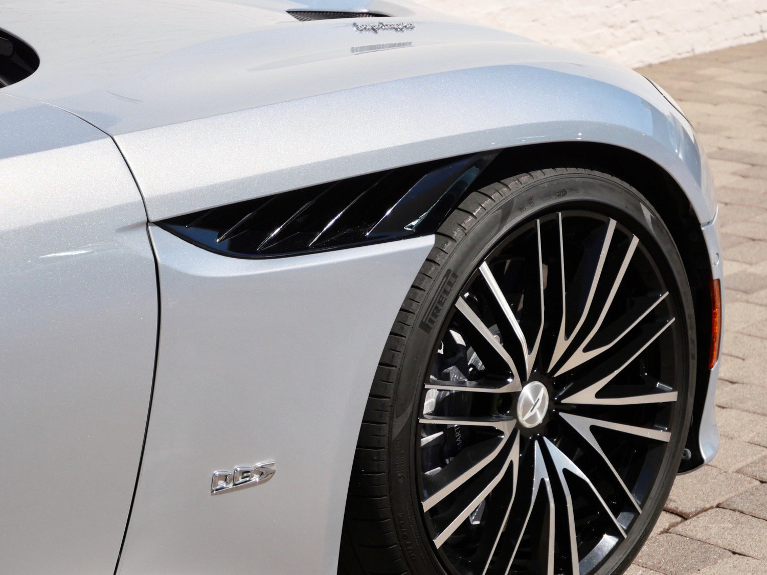 Used 2021 Aston Martin DBS Superleggera RWD image 9