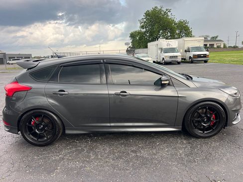 Used 2018 Ford Focus ST FWD image 8