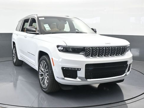 Used 2025 Jeep Grand Cherokee L Summit AWD/4WD image 9