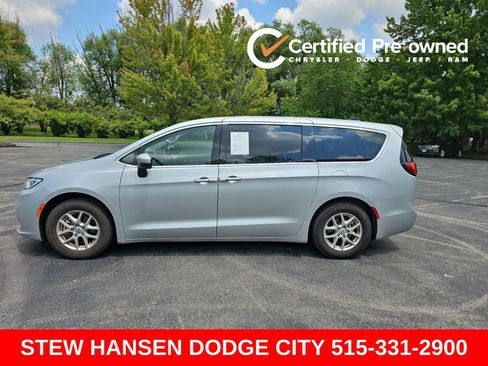Used 2023 Chrysler Pacifica Touring-L FWD image 1