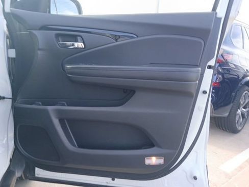 Used 2020 Honda Pilot Touring image 16