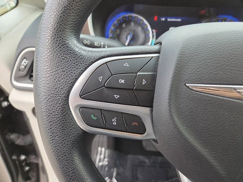 Used 2019 Chrysler Pacifica Touring Plus w/ Advanced Safetytec Group FWD image 29