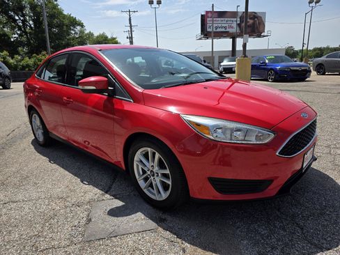Used 2016 Ford Focus SE FWD image 3