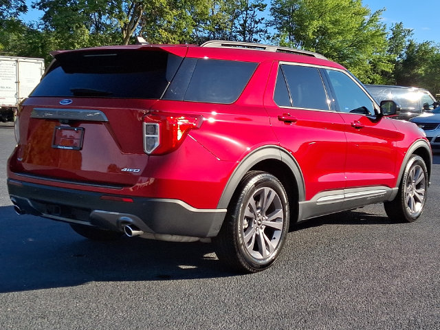 Used 2023 Ford Explorer XLT w/ Equipment Group 202A AWD/4WD image 9