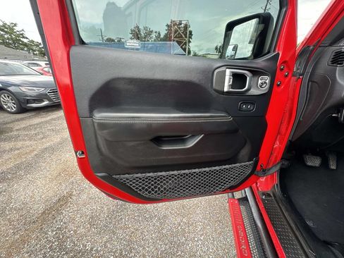 Used 2018 Jeep Wrangler Unlimited Sahara AWD/4WD image 19