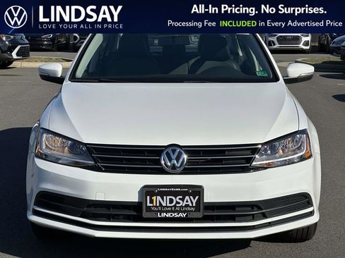 Used 2017 Volkswagen Jetta SE image 3