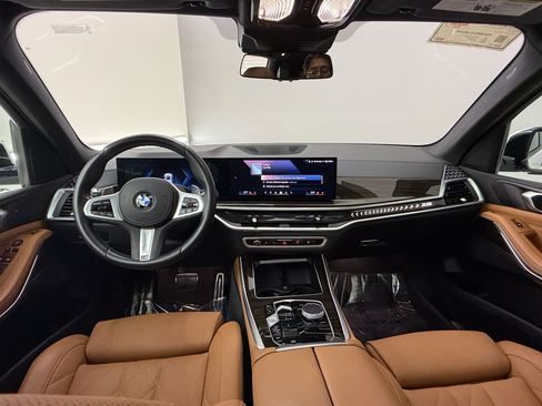 Used 2024 BMW X5 xDrive40i w/ M Sport Package AWD/4WD image 17