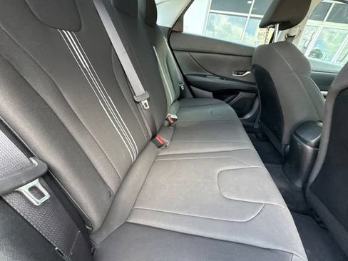 Used 2022 Hyundai Elantra SEL FWD image 6