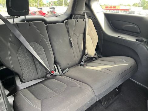 Used 2019 Chrysler Pacifica Touring Plus w/ Advanced Safetytec Group FWD image 13