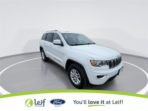 Used 2019 Jeep Grand Cherokee Laredo image 2
