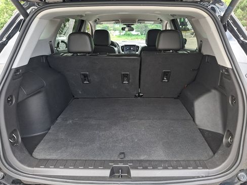 Used 2024 GMC Terrain SLT FWD image 18