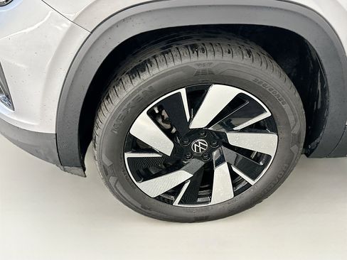 Used 2025 Volkswagen Atlas Cross Sport SE image 11