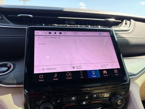 Used 2025 Jeep Grand Cherokee Limited w/ Luxury Tech Group II AWD/4WD image 19