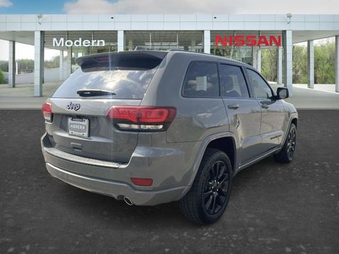 Used 2019 Jeep Grand Cherokee Altitude image 5