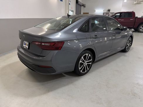Certified 2022 Volkswagen Jetta Sport FWD image 9