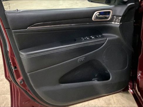 Used 2016 Jeep Grand Cherokee Overland AWD/4WD image 22