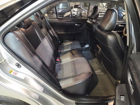 Used 2017 Toyota Camry SE w/ Moonroof Package FWD image 26