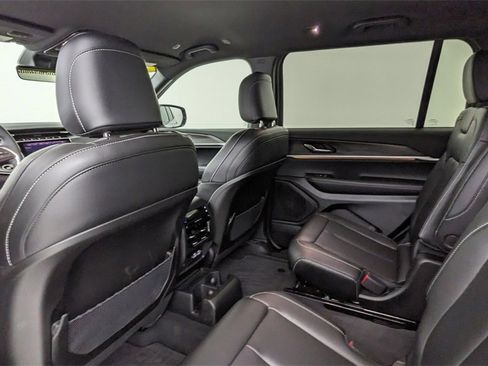 Used 2025 Jeep Grand Cherokee L Limited image 34