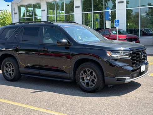 Certified 2025 Honda Pilot TrailSport image 1