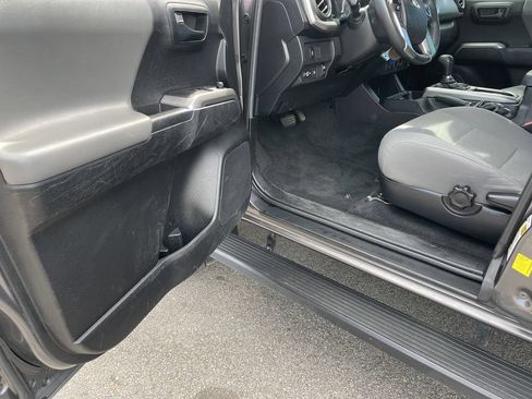 Used 2022 Toyota Tacoma SR5 w/ SR5 Appearance Package (SM) AWD/4WD image 14