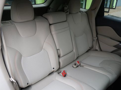 Used 2019 Jeep Cherokee Latitude w/ Popular Appearance Group image 23