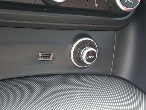 Used 2022 Alfa Romeo Stelvio Veloce AWD/4WD image 26