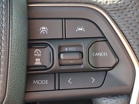 Used 2025 Toyota Tacoma TRD Sport AWD/4WD image 22