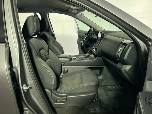 Used 2023 Nissan Pathfinder S image 21